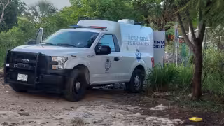 Una patrulla de la Policía Quintana Roo acordonó la zona del hallazgo del cuerpo en la Región 245 de Cancún
