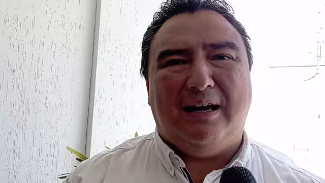 “Todo lo que trata del tema lo está bloqueando", expresó