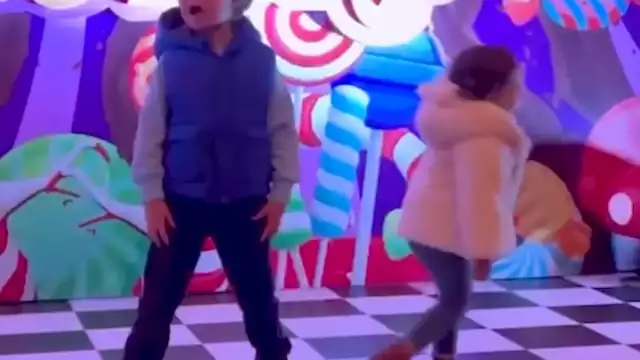 La nueva generación de RBD, los hijos de Anahí y Dulce María, sorprendieron en el escenario. Foto: Instagram Anahí