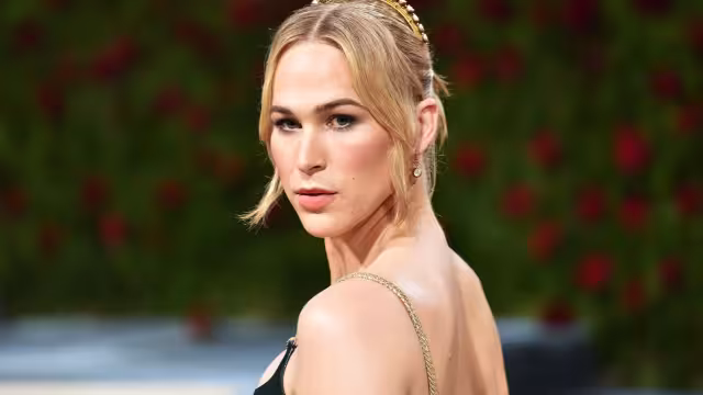 Actriz trans Tommy Dorfman sale con una mujer gay