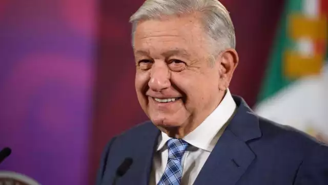 El presidente AMLO agradece mañanitas anticipadas de diputados de Morena