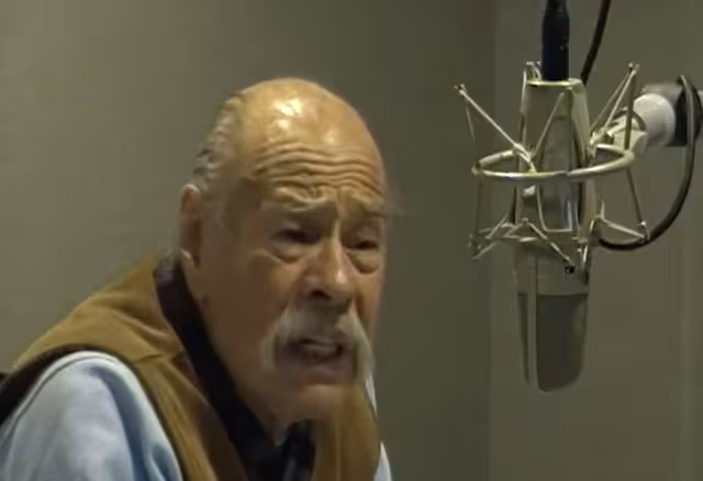 Tomás Mojarro era locutor en Radio UNAM. Foto: Captura de Pantalla El Valedor Tomás Mojarro Programa