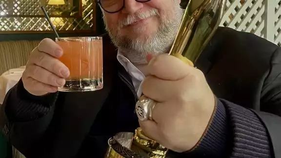Guillermo Del Toro sigue cosechando premios con su película 'Pinocchio' Guillermo Del Toro sigue cosechando premios con su película 'Pinocchio'