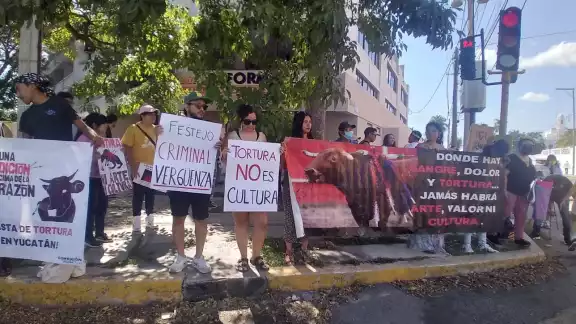 Se manifiestan contra las corridas de Toros en Mérida
