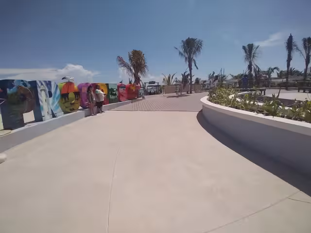 Tras el cierre del puerto de Progreso, los prestadores de servicios tienen que trasladarse a las playas aledañas