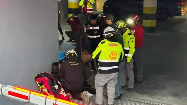 Se desploma elevador en hospital de Monterrey con al menos 11 personas dentro