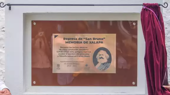 Placa conmemorativa de Karl Marx, develada hoy en Xalapa Placa conmemorativa de Karl Marx, develada hoy en Xalapa