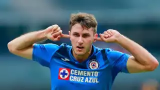 Santi Giménez anotó el primer gol para Cruz Azul. Foto: Especial