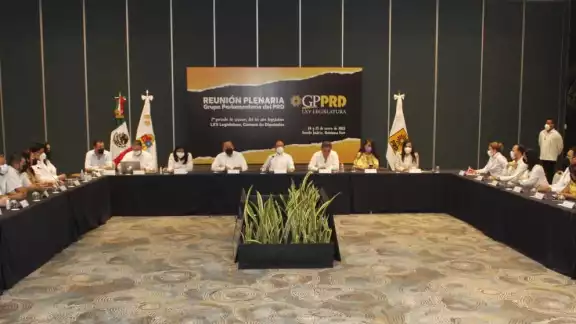 La exalcaldesa de Puerto Morelos, Laura Fernández estuvo entre las presentes en dicha reunión del PRD en Quintana Roo