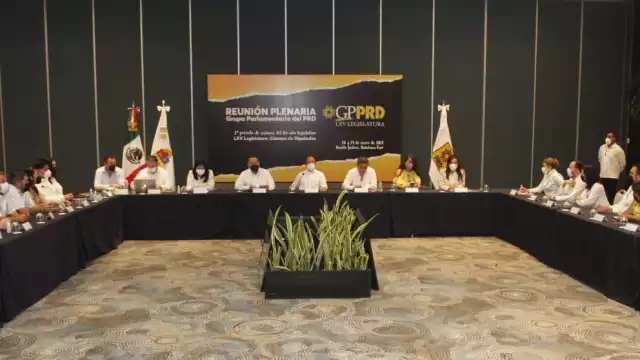 La exalcaldesa de Puerto Morelos, Laura Fernández estuvo entre las presentes en dicha reunión del PRD en Quintana Roo