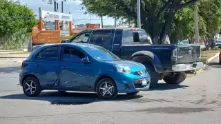 Ambos vehículos transitaban a velocidad moderada