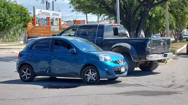 Ambos vehículos transitaban a velocidad moderada