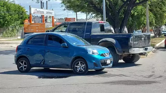 Ambos vehículos transitaban a velocidad moderada