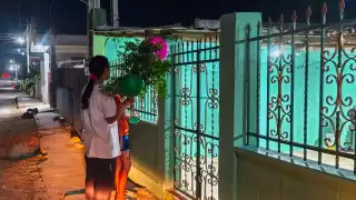 Acompañan las entonaciones con panderos y sonajas