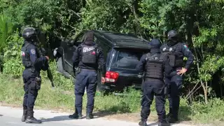 Al lugar llegaron agentes de la Policía Quintana Roo, personal del Ejército Mexicano y agentes de la Policía Ministerial