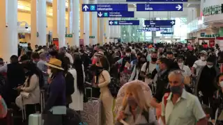 El aeropuerto de Cancún registra una importante afluencia de turistas este domingo