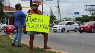 Los manifestantes expresaron su inconformidad pues consideran que pagar recibos de miles de pesos