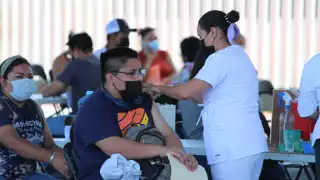 “Contenta de estar inmunizada, esperemos que todo siga como hasta ahora", comparte una ciudadana