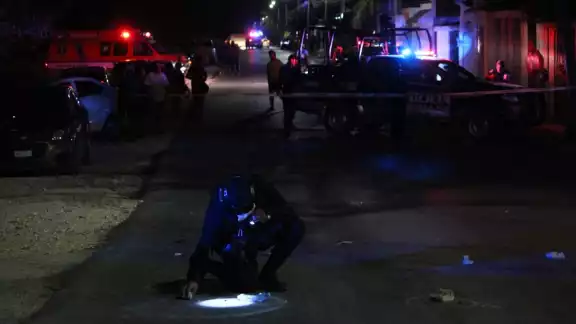 La policía de Cancún tuvo que enfrentar a los sujetos cuando los vieron disparar La policía de Cancún tuvo que enfrentar a los sujetos cuando los vieron disparar