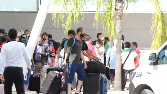 Los viajeros aseguraron a Por Esto! que sus vuelos saldrán en el horario establecido por la aerolínea Los viajeros aseguraron a Por Esto! que sus vuelos saldrán en el horario establecido por la aerolínea