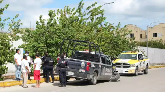 El taxi resultó con averías en el costado izquierdo mientras que el taxi terminó con daños en el frente El taxi resultó con averías en el costado izquierdo mientras que el taxi terminó con daños en el frente