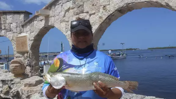 Steissi Acevedo es una de las pocas que se dedica a la captura, “lo más difícil fue ser admitida en el gremio”, dijo