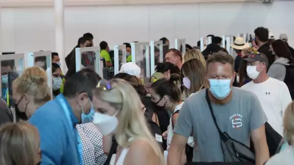 El aeropuerto de Cancún reportó la cancelación de una decena de vuelos, entre ellos, a Rusia El aeropuerto de Cancún reportó la cancelación de una decena de vuelos, entre ellos, a Rusia