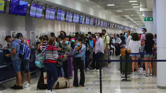 El aeropuerto de Cancún registró 516 vuelos programados para este sábado en sus terminales, según datos de Asur El aeropuerto de Cancún registró 516 vuelos programados para este sábado en sus terminales, según datos de Asur