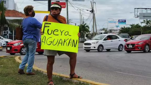 Los manifestantes expresaron su inconformidad pues consideran que pagar recibos de miles de pesos Los manifestantes expresaron su inconformidad pues consideran que pagar recibos de miles de pesos