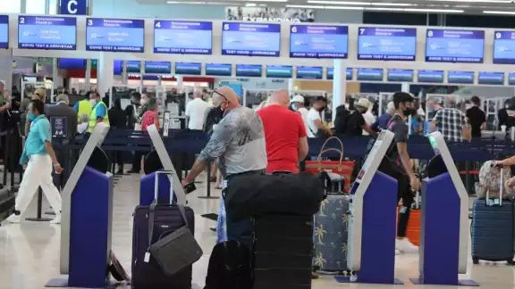 Esta es la segunda ocasión en la semana que se registran retrasos en las operaciones en el aeropuerto de Cancún Esta es la segunda ocasión en la semana que se registran retrasos en las operaciones en el aeropuerto de Cancún