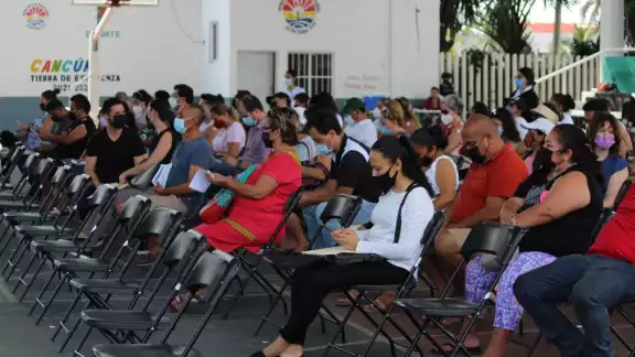 Los 'cuarentones' de Cancún recibieron la vacuna AstraZeneca en los más de 4 módulos en Cancún