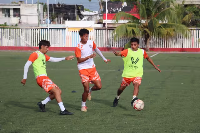 Los equipos Tigrillos del Deportivo Chetumal y Zorros de Puerto Morelos protagonizarán este sábado el primer choque entre conjuntos quintanarroenses en el marco de la jornada 18