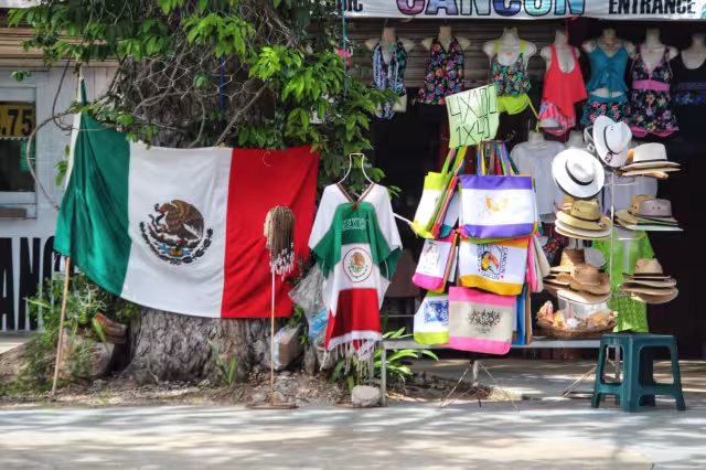 Los locales y puestos ubicados en avenida Tulum se dijeron estar decepcionados