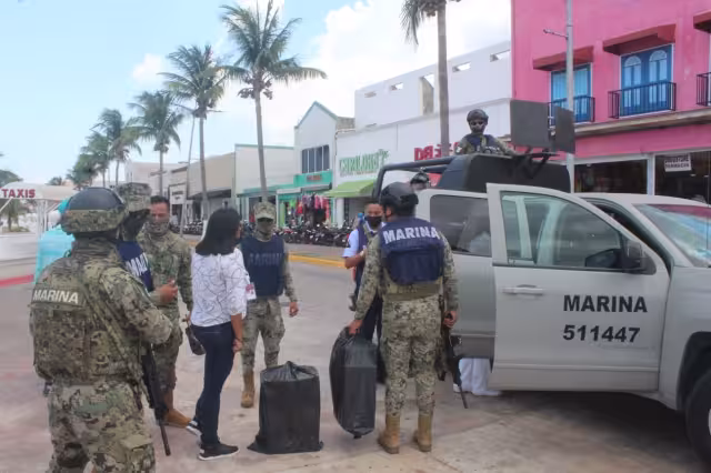La Marina vigiló la entrega de vacunas