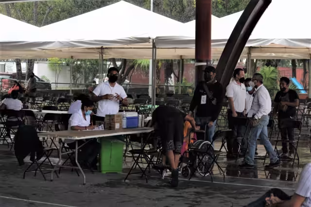 El domo de la Región 96 lució con poca afluencia de personas rezagadas que buscan ser inmunizadas contra el COVID en Cancún