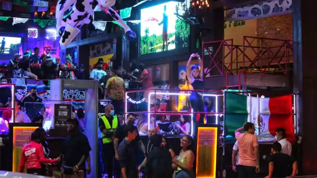 Los centros nocturnos ubicados en la Zona Hotelera de Cancún lucieron atiborrados de visitantes