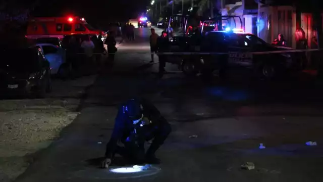 La policía de Cancún tuvo que enfrentar a los sujetos cuando los vieron disparar