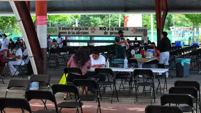 En cada una de las sedes, el personal de Salud expresó tener un lote de 3 mil 500 vacunas