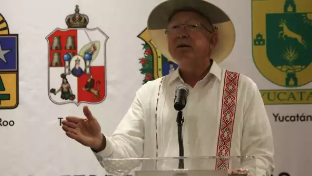 Ken Salazar afirmó en Cancún que la relación entre AMLO y Joe Biden es buena, cordial y colaborativa