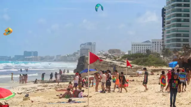 Playa del Carmen tiene una ligera afectación con cinco arenales con un nivel moderado