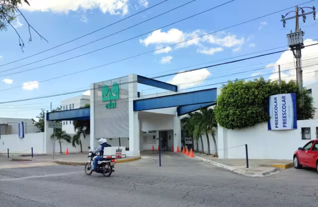 La directora del plantel educativo no ha querido hablar con las víctimas del maltrato