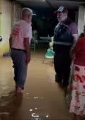 Inundaciones incomunican vialidades y afectan a decenas de familias