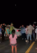 Con piedras, troncos y un tinaco, habitantes bloquearon la carretera