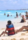 Las playas con oleaje tranquilo y aguas poca profundas son ideales para los más pequeños