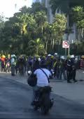 Jornaleros reciben 6 mil pesos semanales. Aseguran que saben su horario de entrada a la obra, pero no si podrán salir