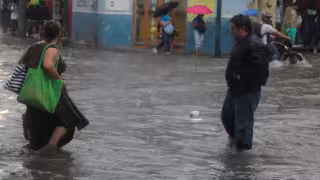 Alertan por lluvias fuertes en Quintana Roo y Yucatán este fin de semana; Sheinbaum pide extremar precauciones