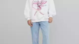 La compañía cuenta con sudaderas para hombres con los personajes de la famosa serie japonesa Foto: Bershka.com