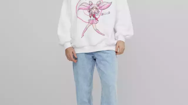 La compañía cuenta con sudaderas para hombres con los personajes de la famosa serie japonesa Foto: Bershka.com