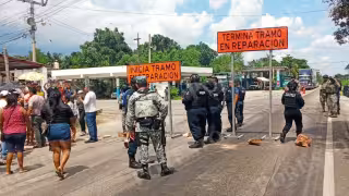 Habitantes de El Ideal y Nuevo Xcan bloquean la Cancún-Mérida; exigen ampliar la carretera