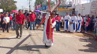 Miles de feligreses y retrasos: Así se vivió el Viacrusis 2026 en Quintana Roo